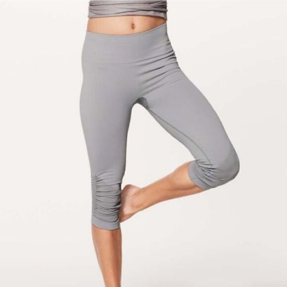 Lululemon Awakening Cropped Pant 17" Like New by Lululemon - Picture 3 of 9
